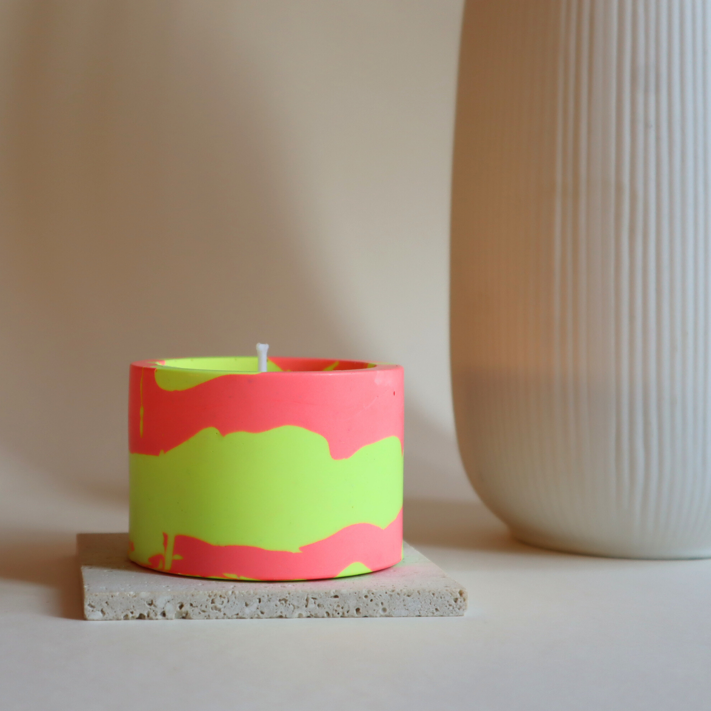 Pot à bougie rose corail et jaune fluo