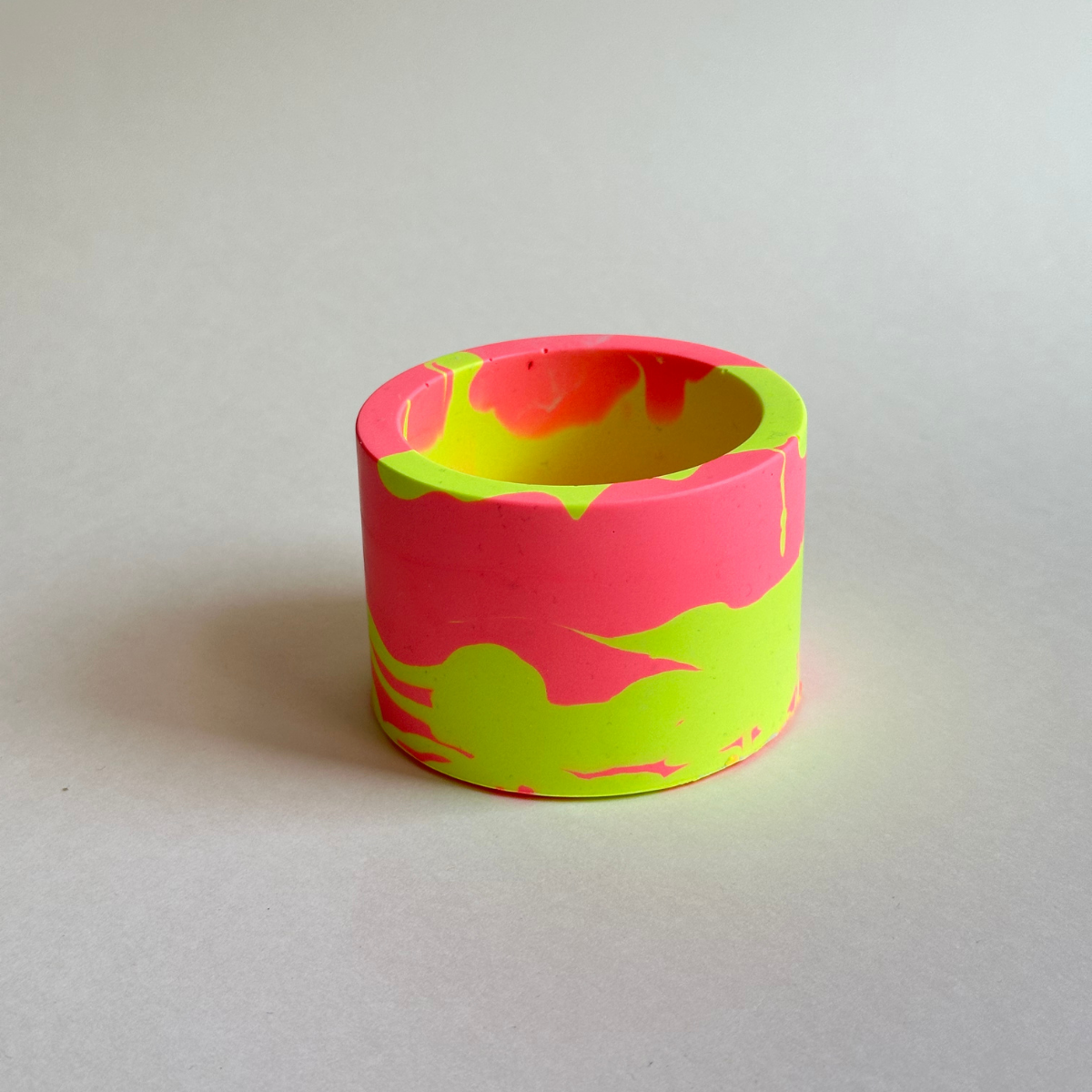 Pot à bougie rose corail et jaune fluo